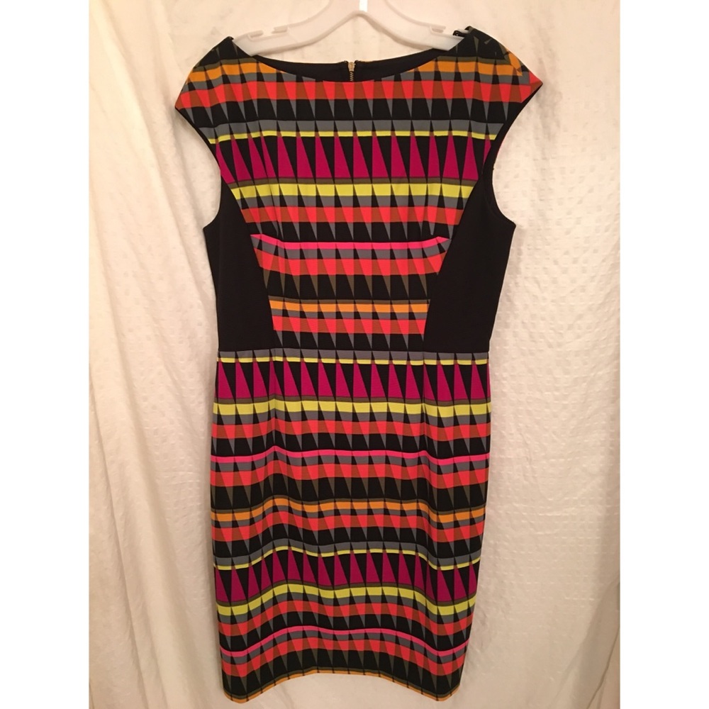 Signature London Style Geometric Size 12